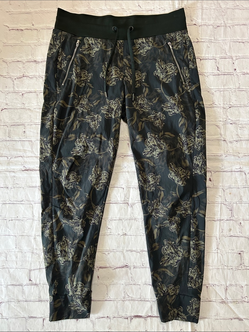 Athleta Trekkie North Mid-Rise Jogger Floral Printed Green Size 8 Hiking